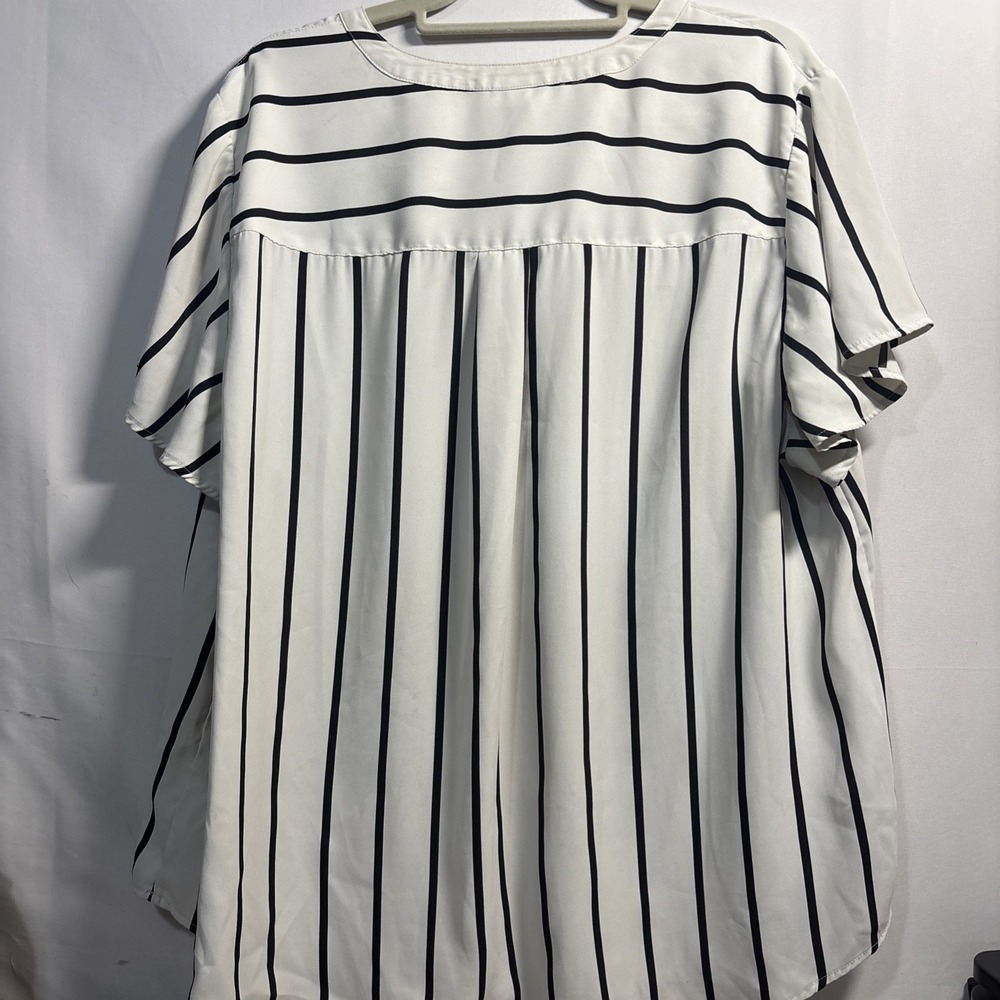 Torrid 3 Harper Georgette Flutter Sleeve Pullover Blouse Black White Stripes - Picture 3 of 10